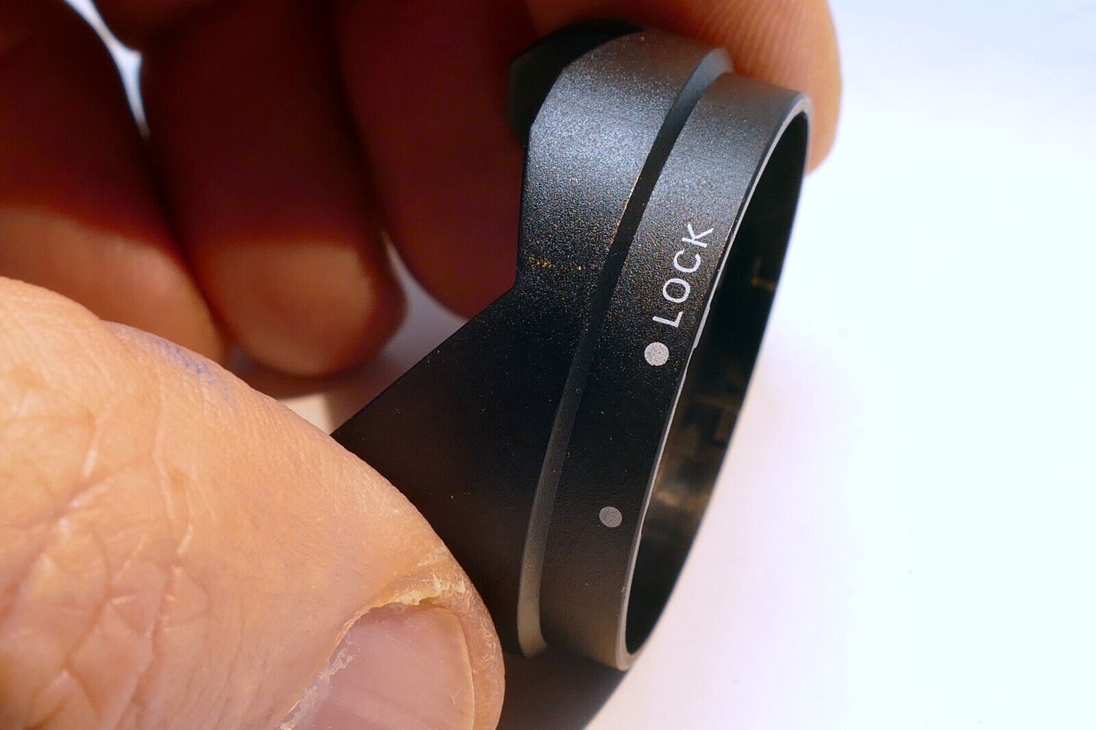 34mm ID Lens Hood Shade plastic twist on type