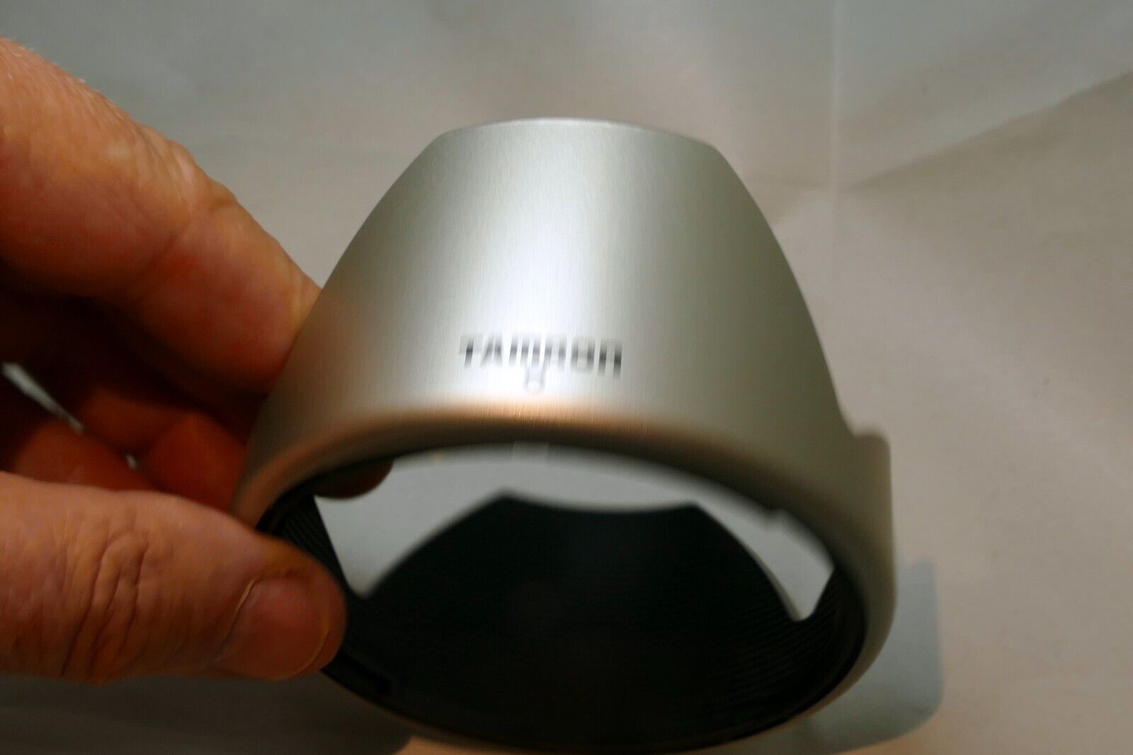 Tamron 104FH Lens Hood Shade for 28-200mm f2.8-5.6 17-28mm  - silver