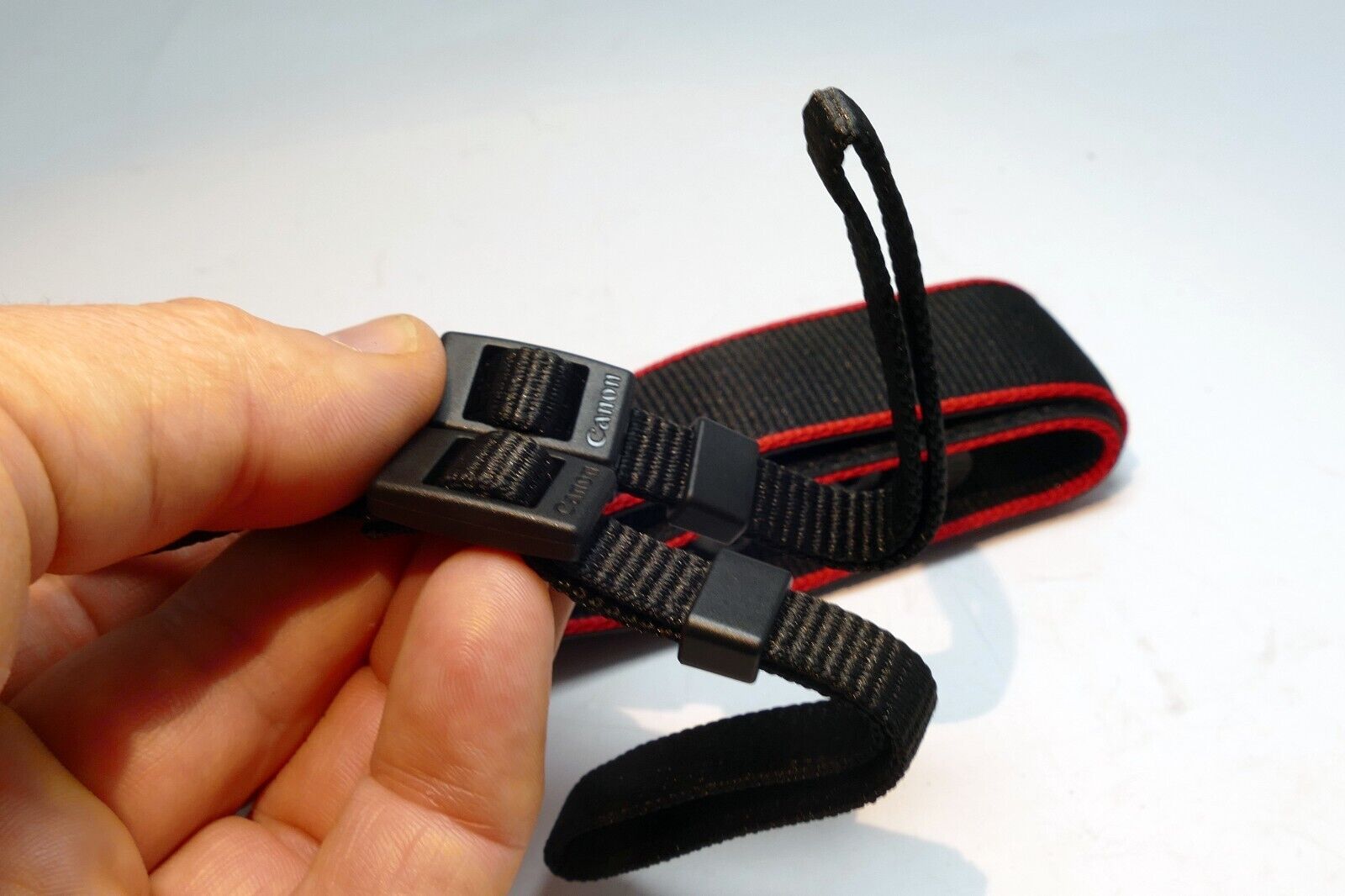 Canon EOS RP  Digital Camera Neck Shoulder Strap Black-Red - -  Genuine OEM