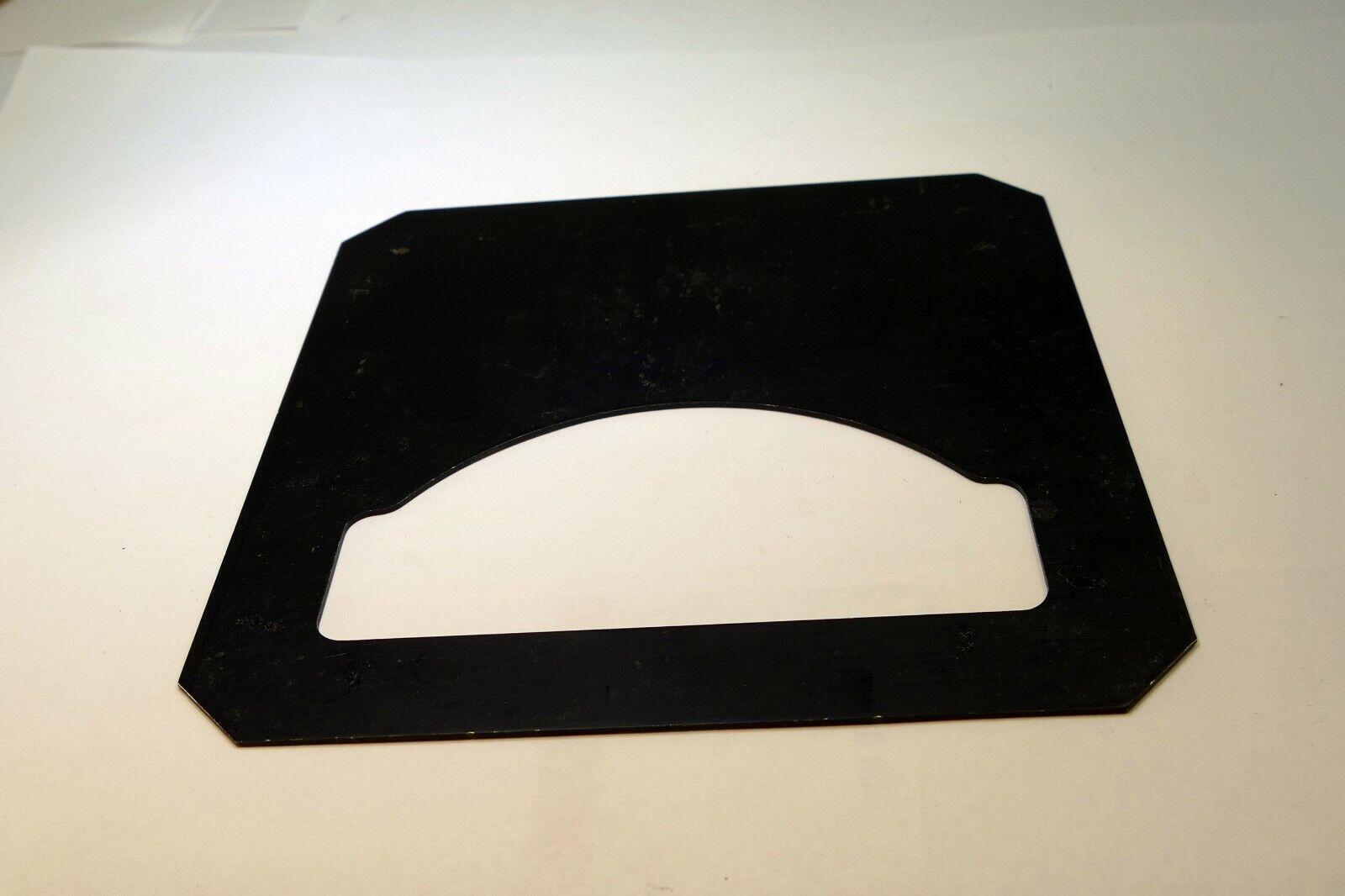 Lindahl Vignette White Mask 4.5X4.5" Smooth Bottom Arc frame solid