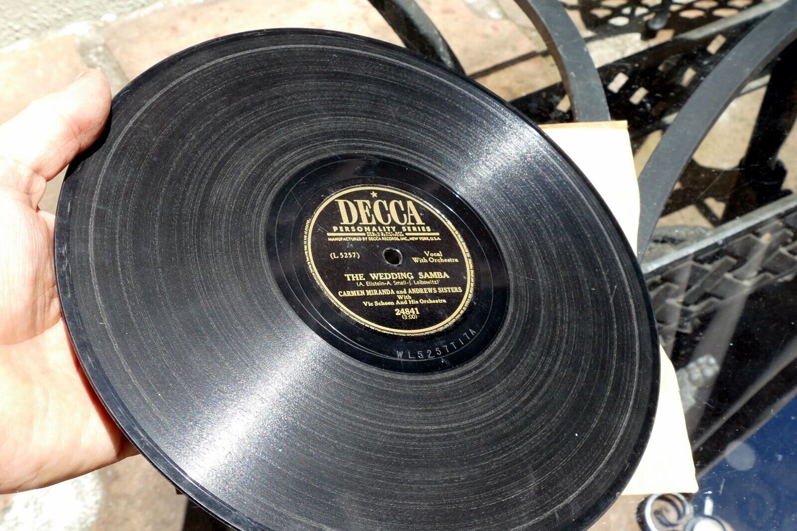 10" 78 rpm ANDREWS SISTERS & CARMEN MIRANDA Wedding Samba 24841