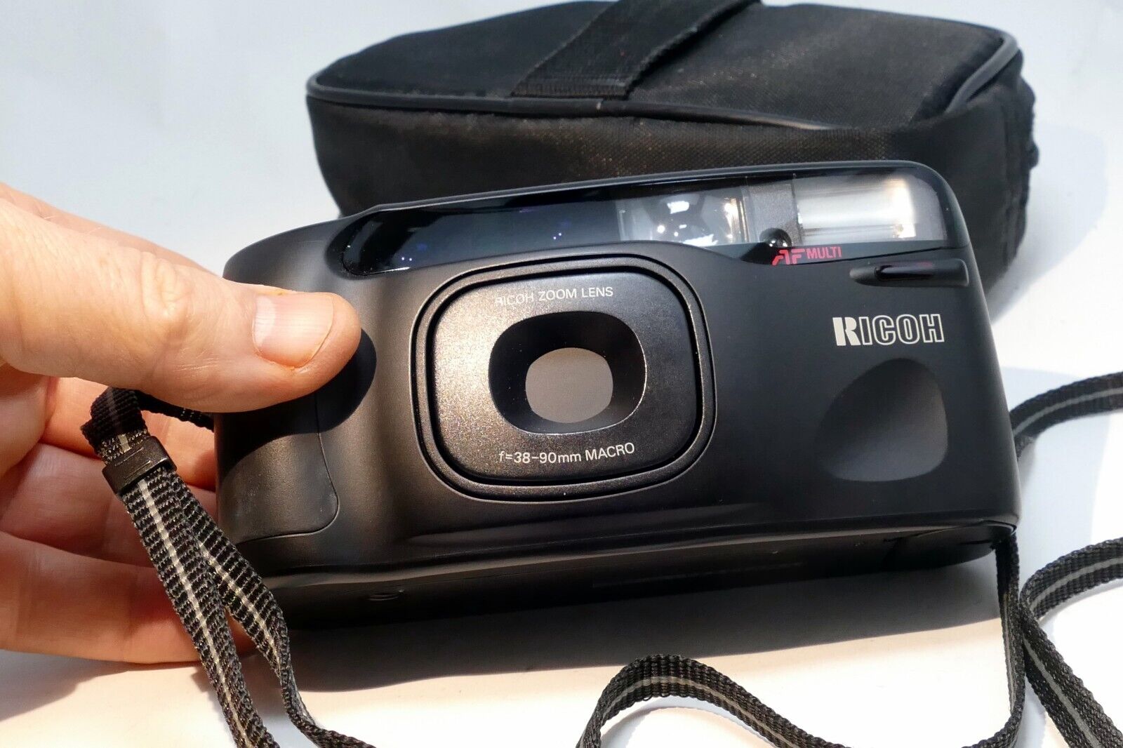 Ricoh RZ-900 Camera 38-90mm AF lens with Super Macro (damaged battery door)