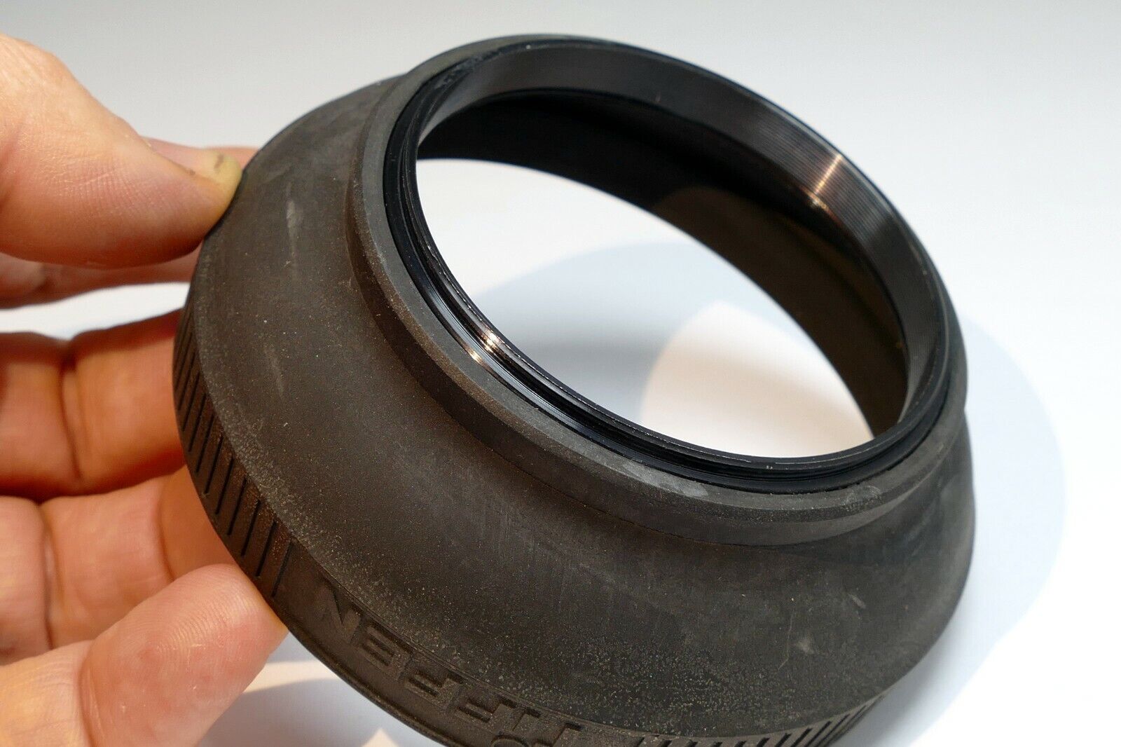 67mm rubber Lens Hood Shade screw in for 70-210mm