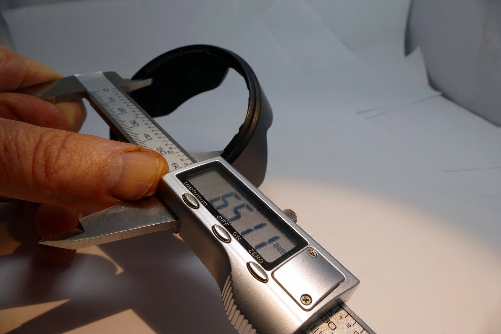 66.5mm ID Petal Shaped Plastic Lens Hood