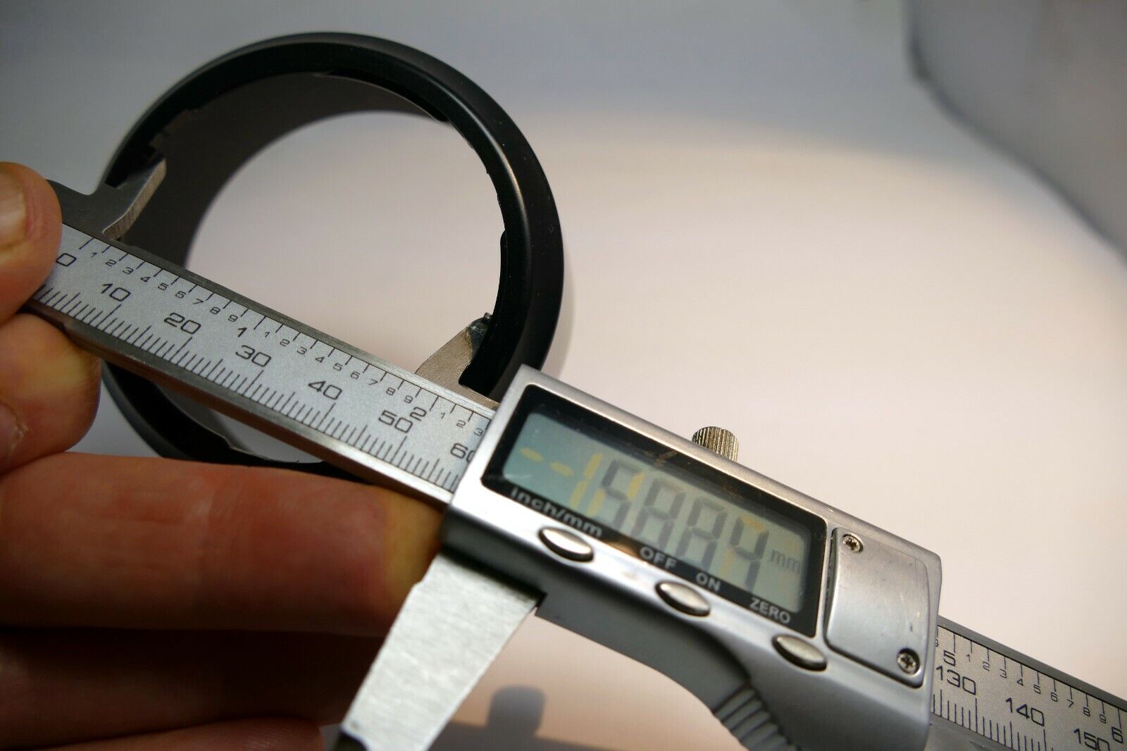 65mm ID plastic Lens Hood unknown brand  twist on type for telephoto