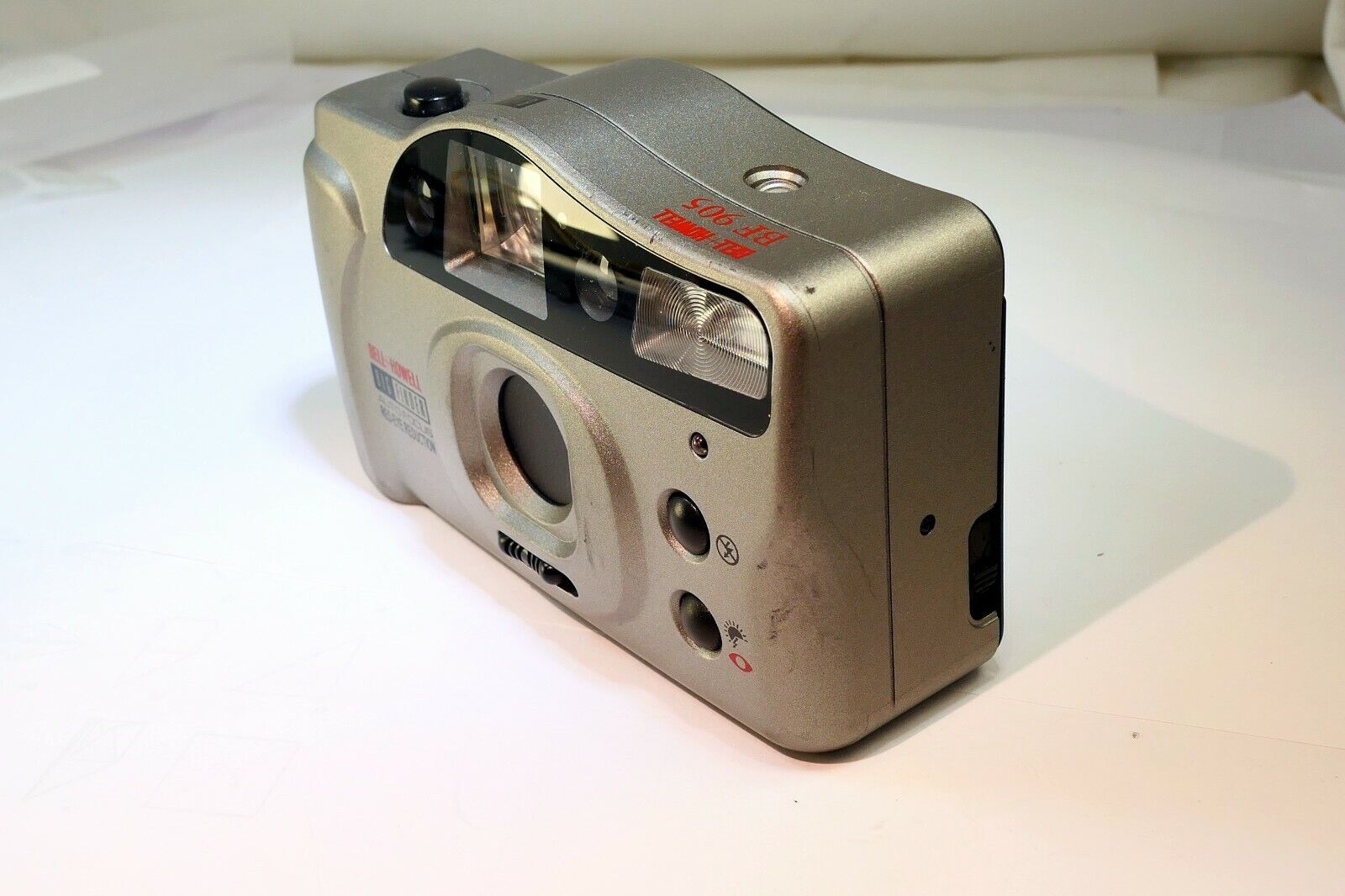 Bell & Howell Big Finder auto focus point and shoot Camera BF 905