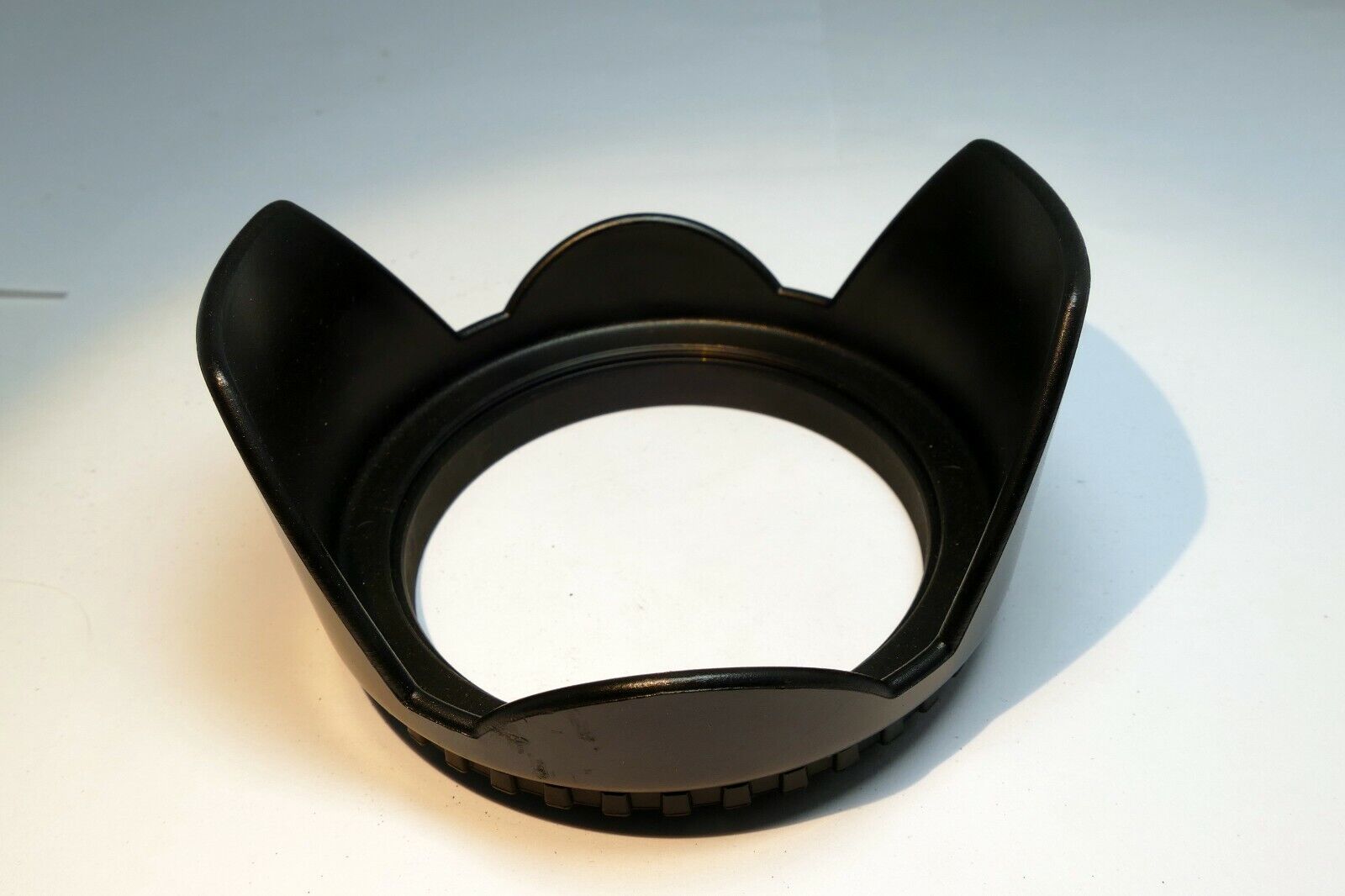 77mm plastic petal Lens Hood Shade threaded screw in type