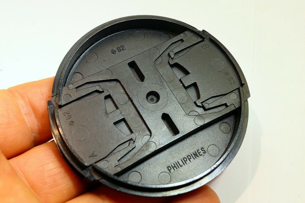 Tamron 62mm Front Lens cap snap on type genuine made in Japan