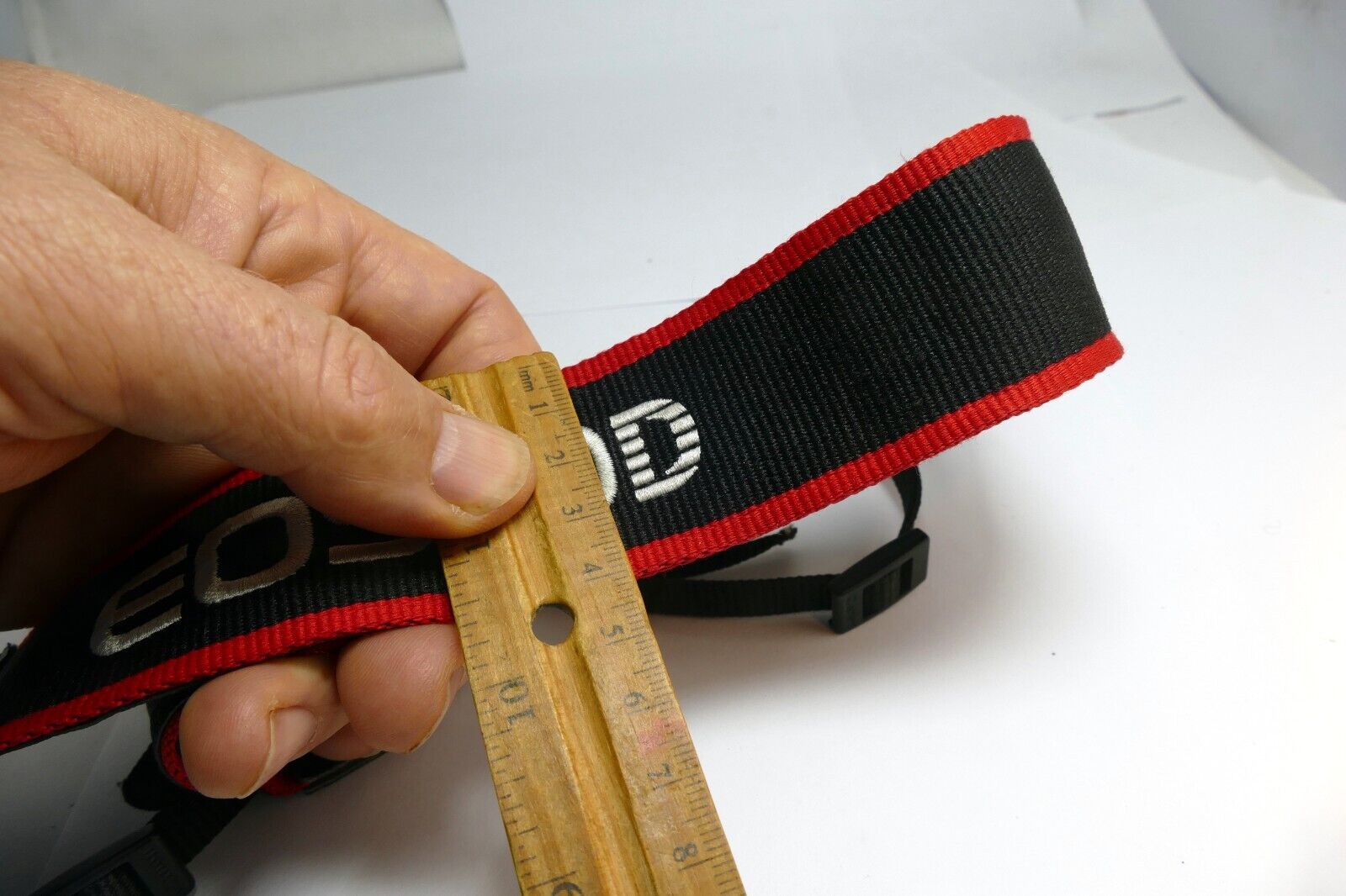 Canon EOS 80D Digital Camera Neck Shoulder Strap Black-Red - -  Genuine OEM