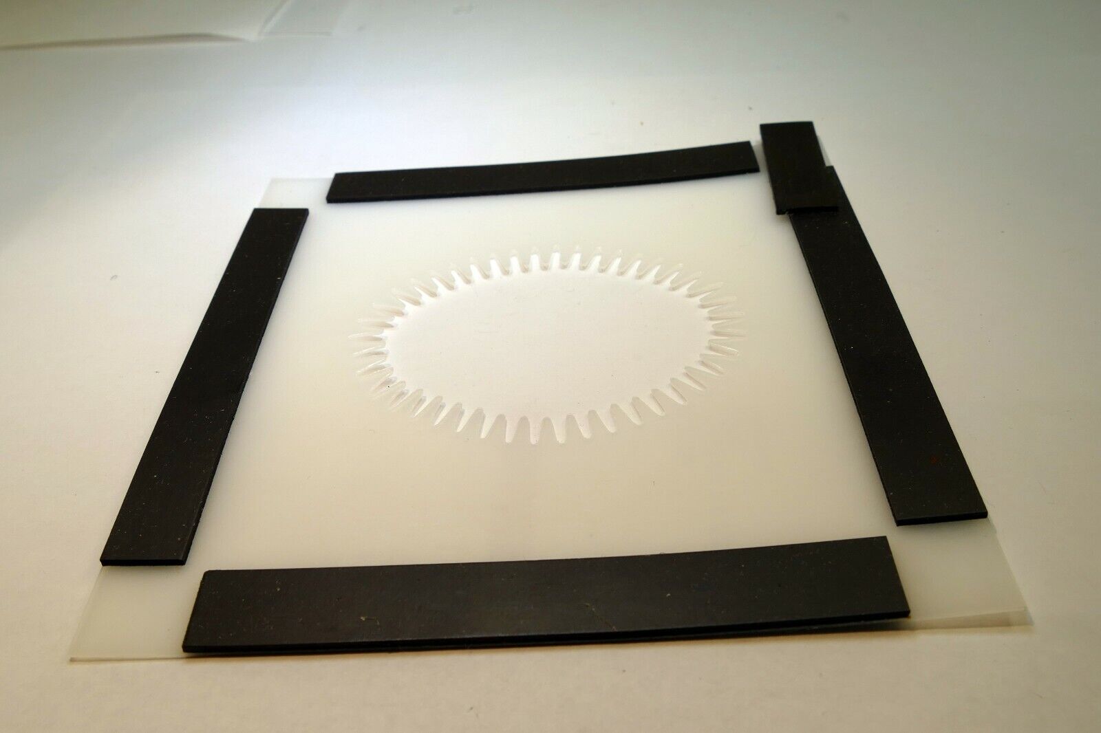 Lindahl Vignetter Mask 5X5" square bellows 2.5 Large Oval with magnetic frame