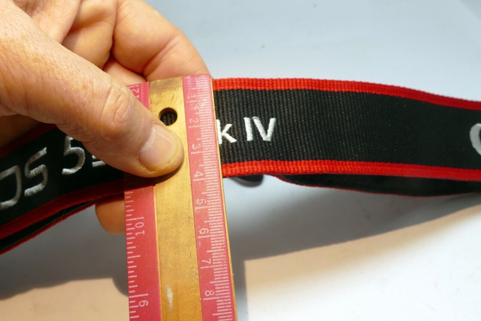 Canon EOS 5D Mark IV  Digital Camera Neck Shoulder Strap Black-Red - Genuine OEM