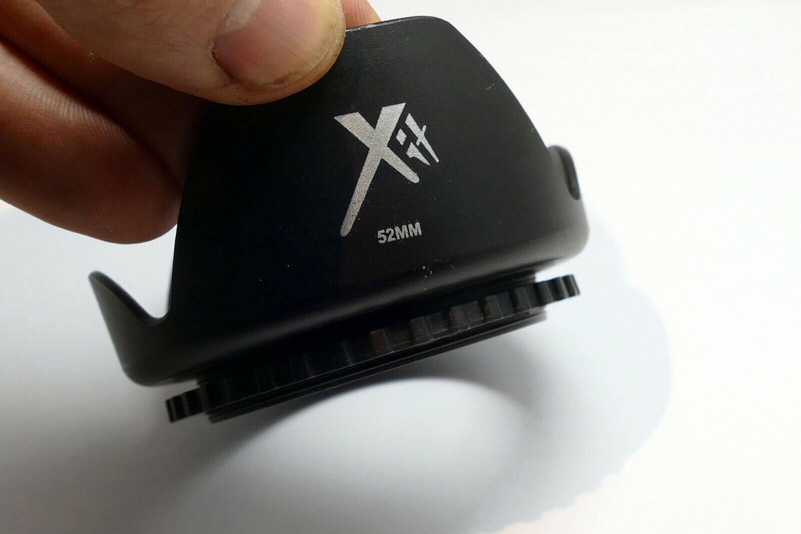 XIT 52mm Plastic Petal Lens Hood Shade screw in type