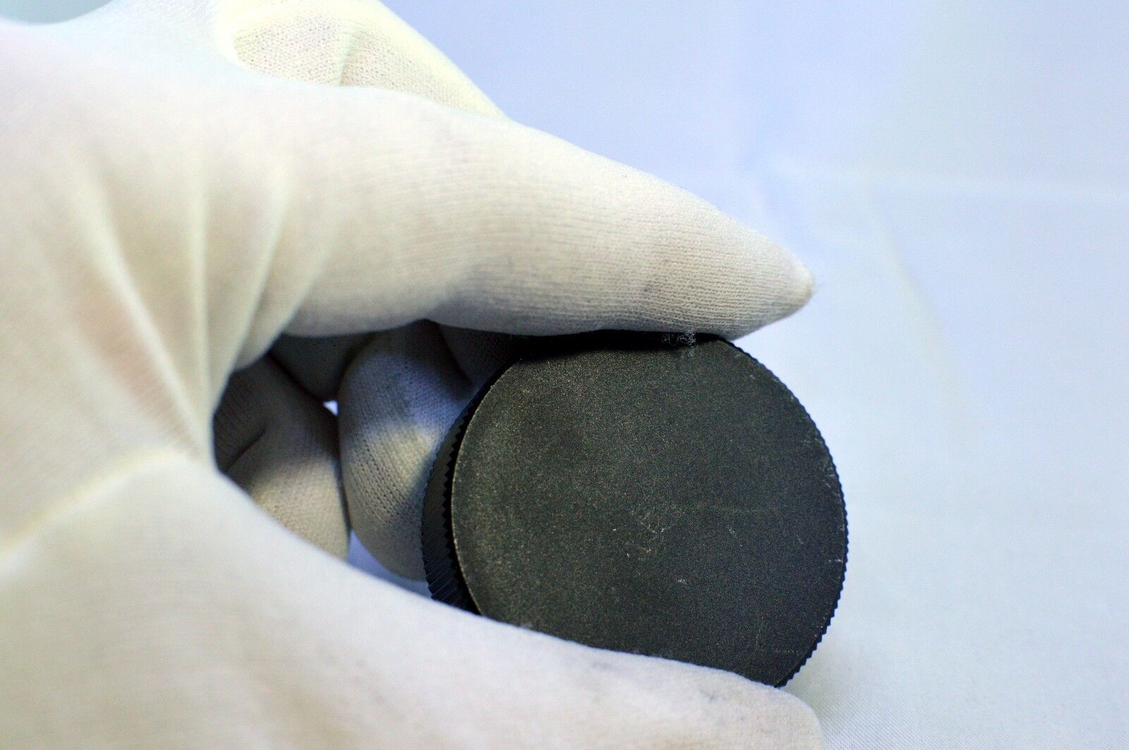 unknown brand rear lens cap for M42 universal  screw mount lenses vintage Black