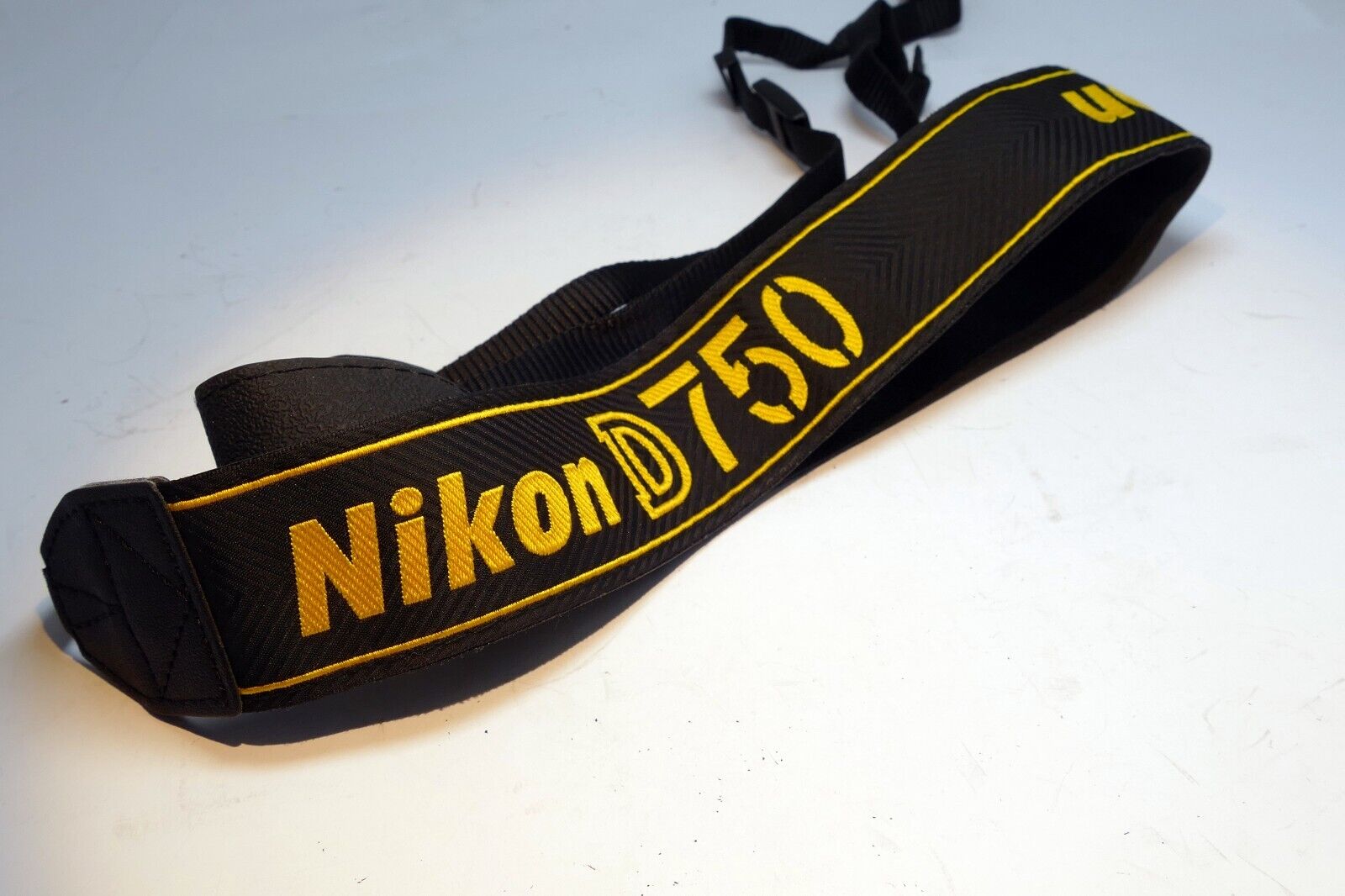 Nikon D750 Camera Shoulder Strap D-750 AN-DC14 AN DC 14 OEM Genuine
