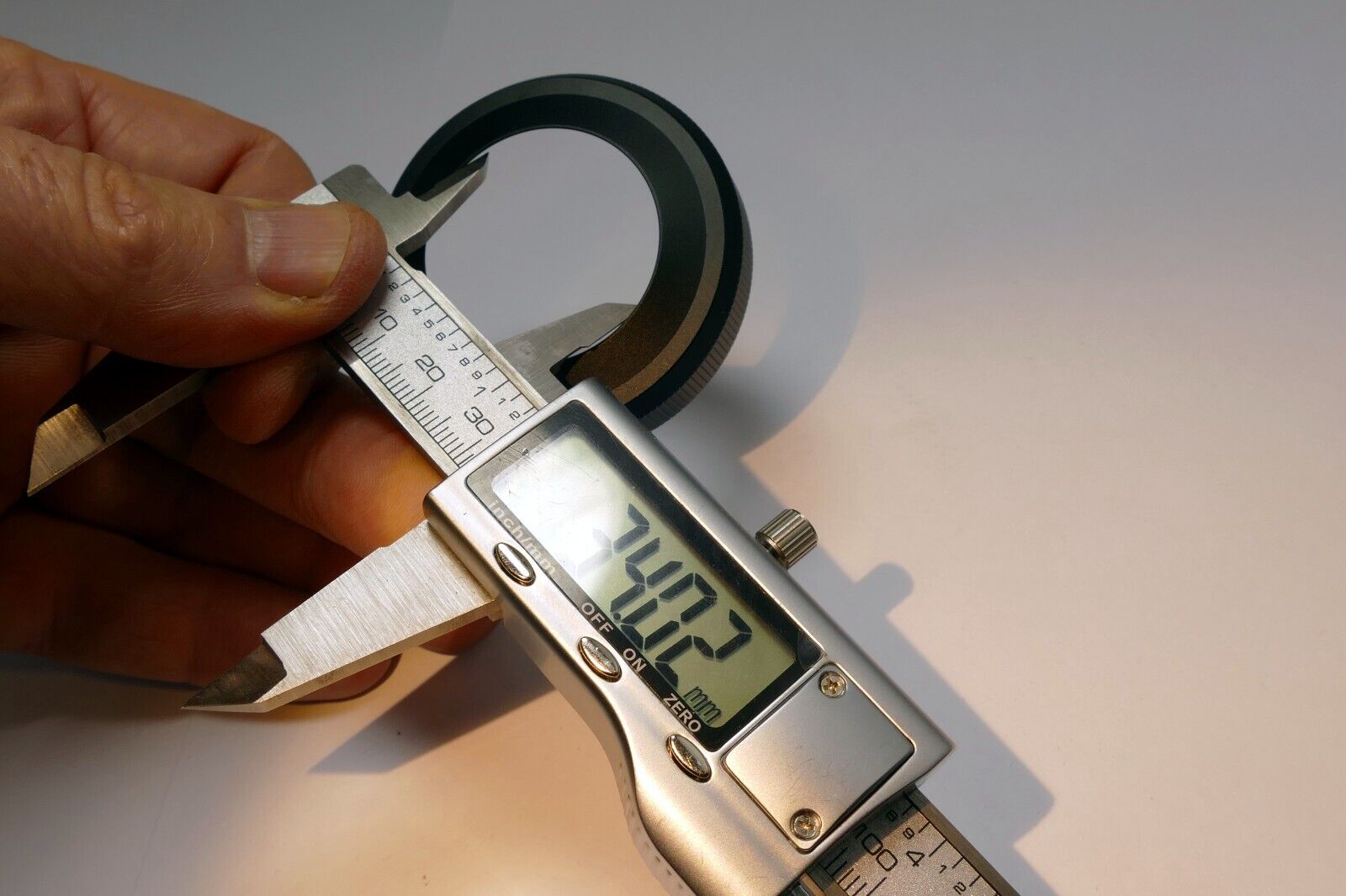 52-53mm ID Lens Hood Shade metal threaded with female threads