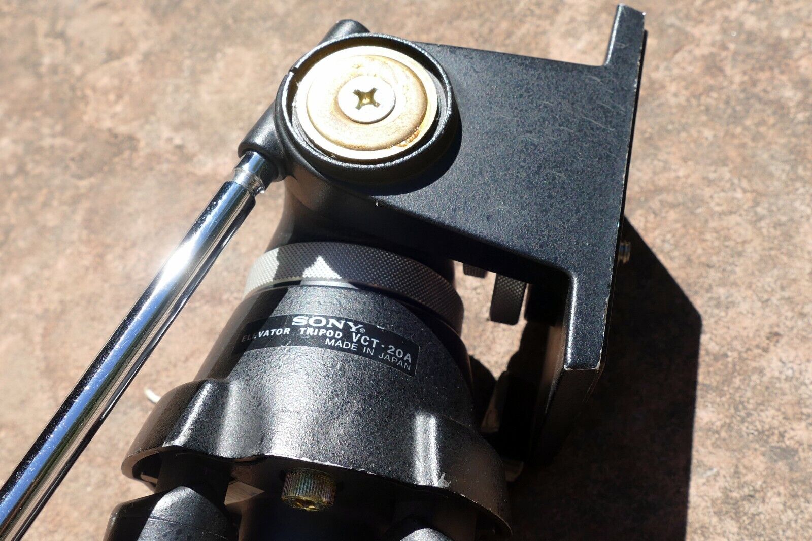 Sony VCT-20A Elevator Tripod with Pan/Tilt Head 19.5"- 54" genuine OEM vintage