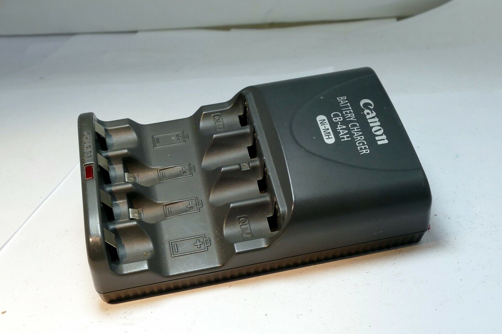 Genuine Original Canon CB-4AH Ni-MH AA Quick Battery Charger 100-240V