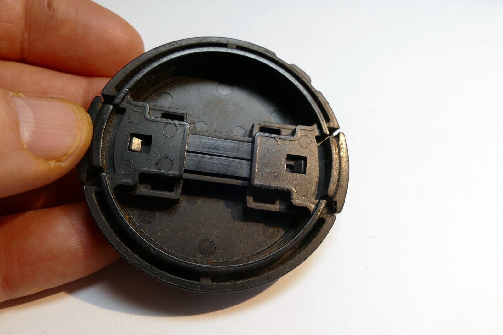 52mm snap on type Front Lens Cap with string loop for 50mm f1.7 f1.8