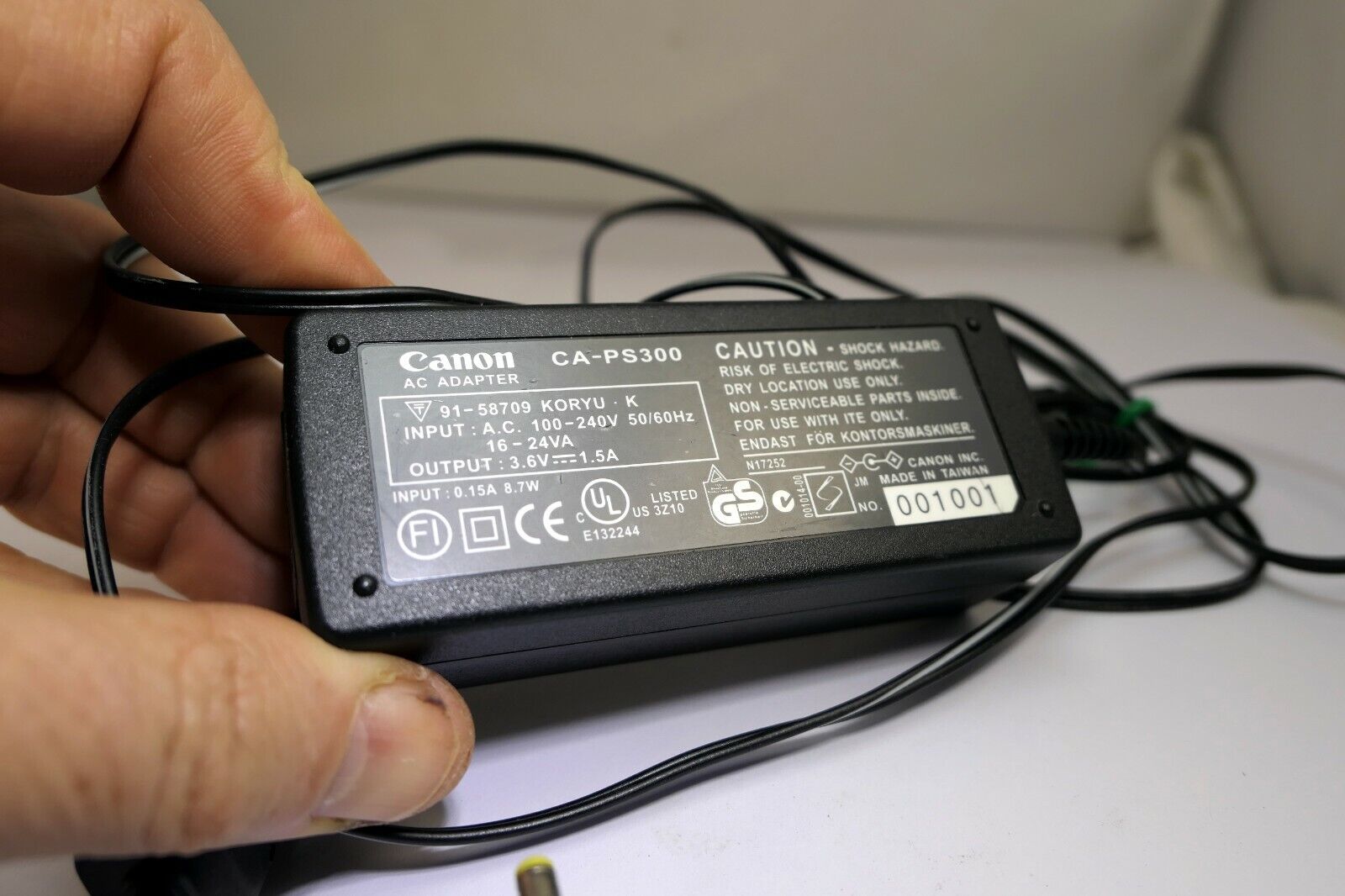 Canon CA-PS300 AC Power Adapter 100-240V Genuine OEM 3.6V 1.5A