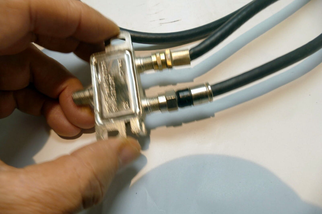 PCT-NGNII-2S Genesys II 2-Way Splitter,  Silver, GUC  w/ 3 feet cable