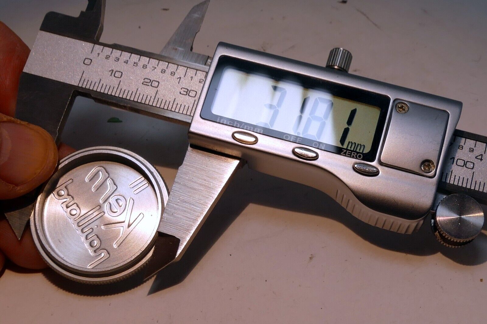 Kern Pailard II 32mm ID Front Lens Cap Metal threaded screw in Bolex