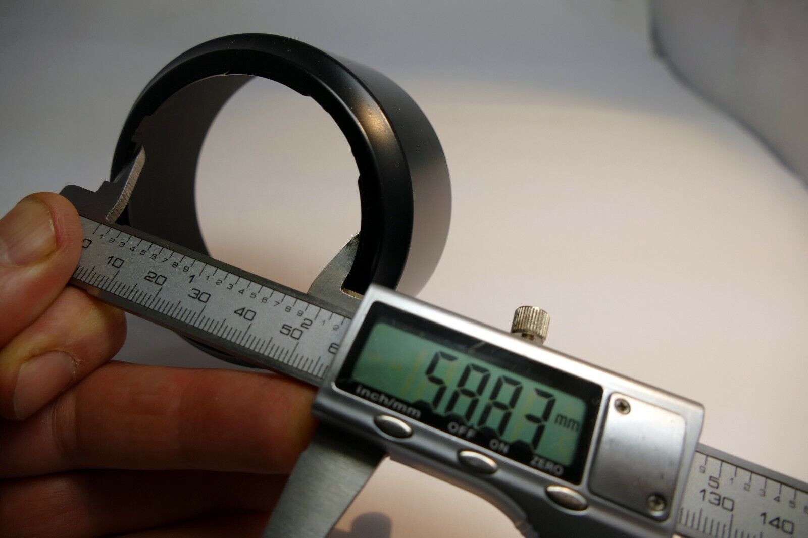 65mm ID plastic Lens Hood unknown brand  twist on type for telephoto