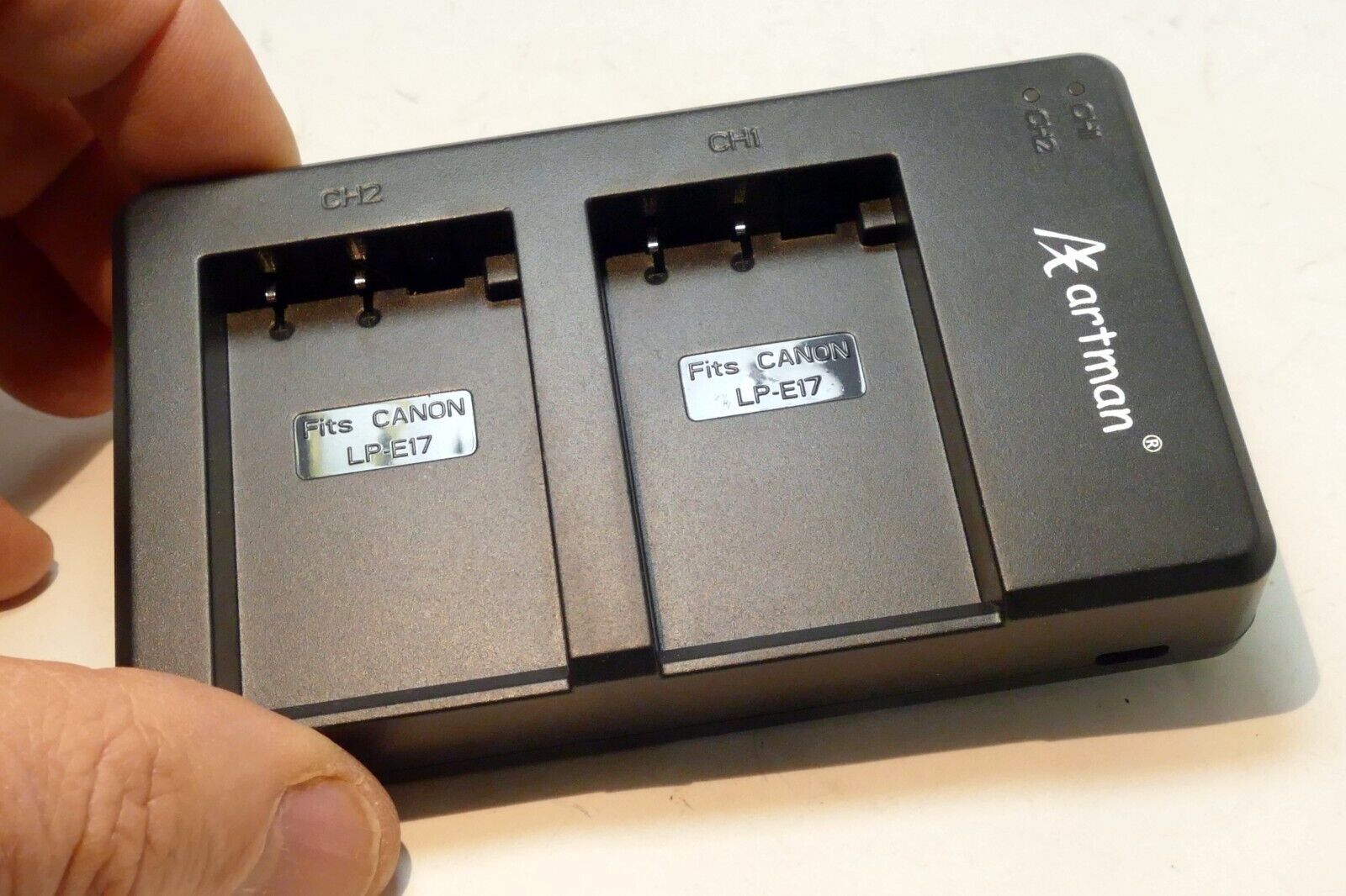 Firstpower dual USB Charger for battery LP-E6 - MISING USB CABLE (with issues)