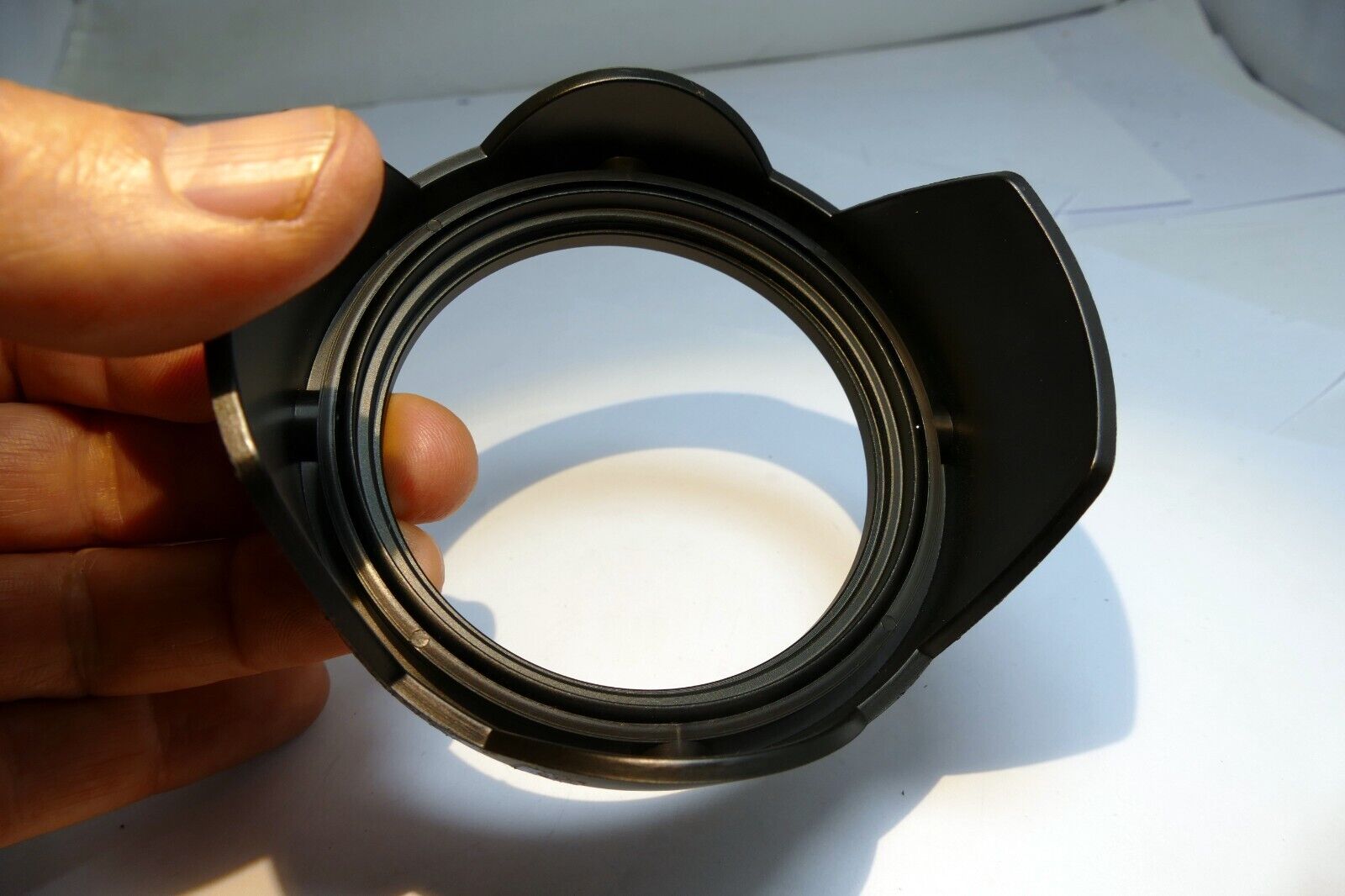 72mm Lens Hood  Shade threaded screw in petal for 18-200mm