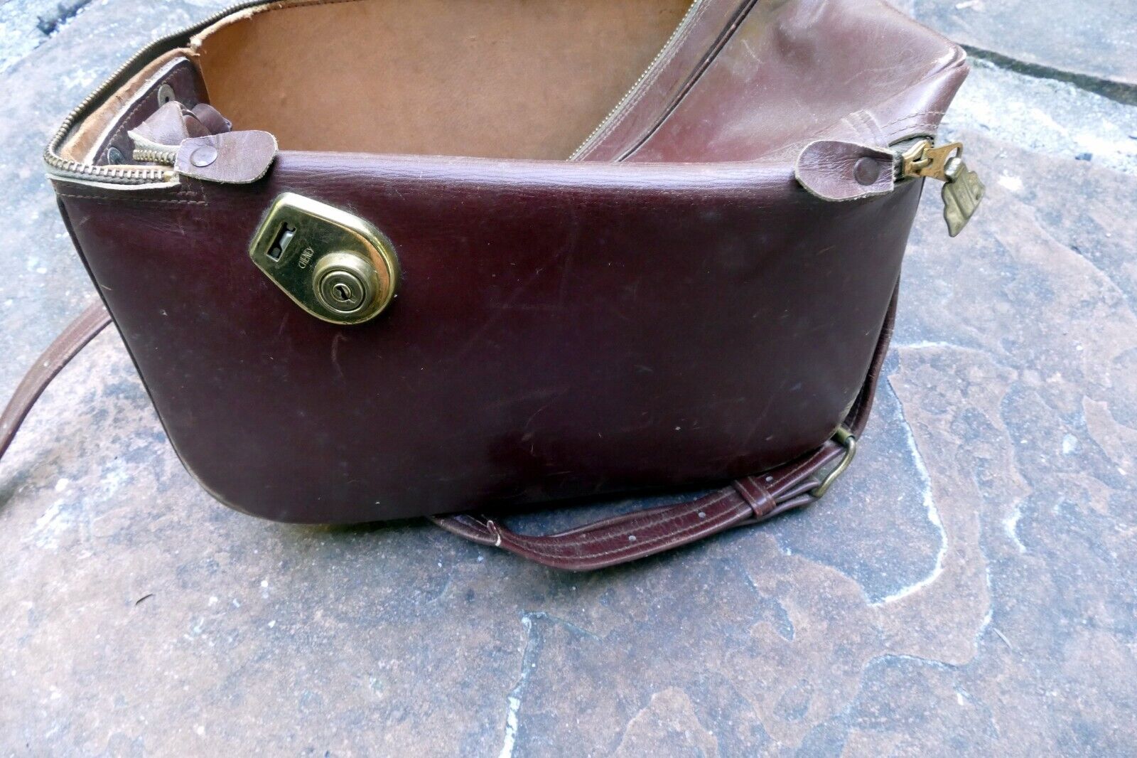 Cheney Genuine Leather Hard Case Camera antique messenger bag made in England