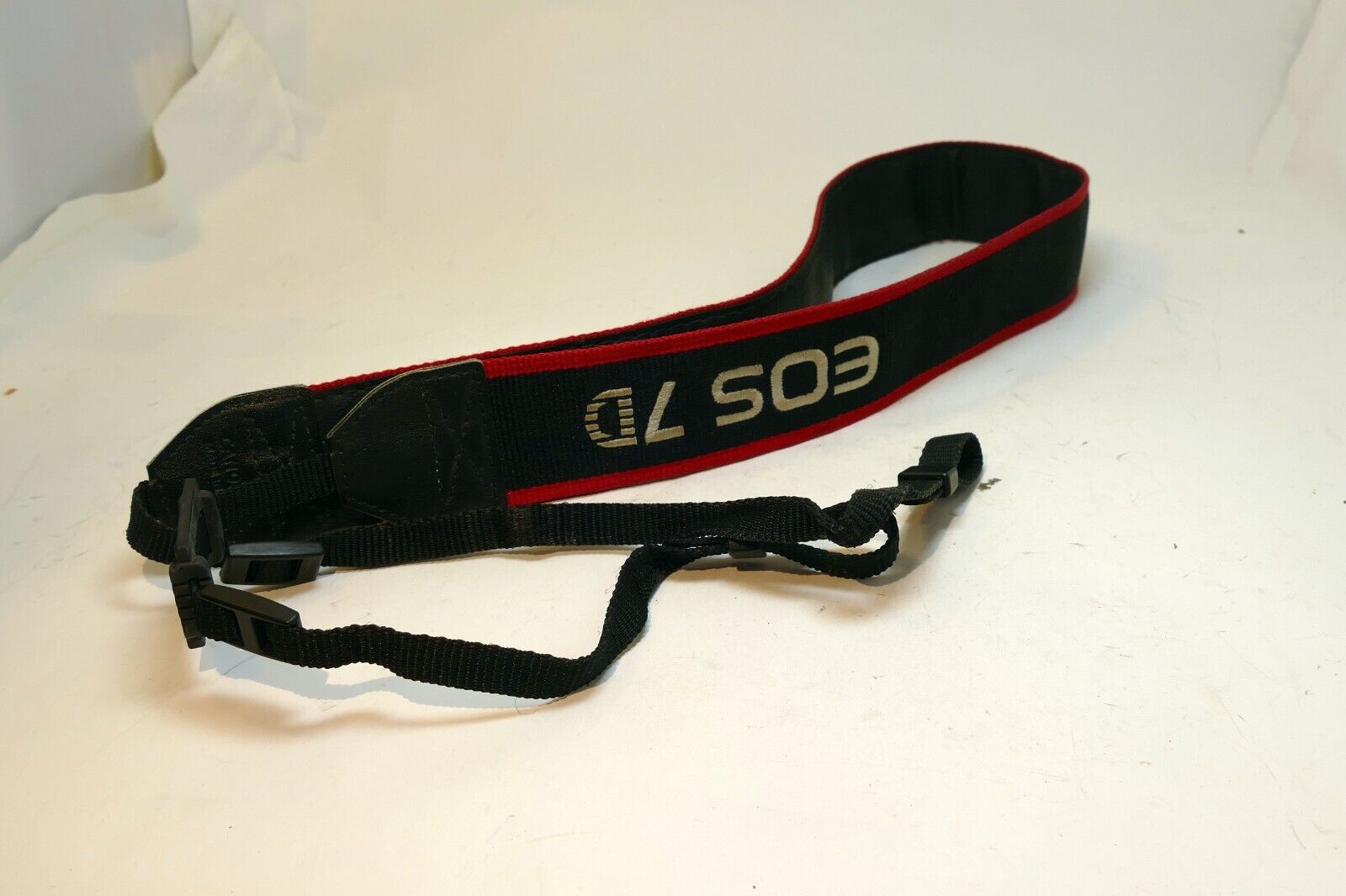Canon EOS 7D Mark I Black-Silver Logo Camera Neck Strap - genuine original OEM