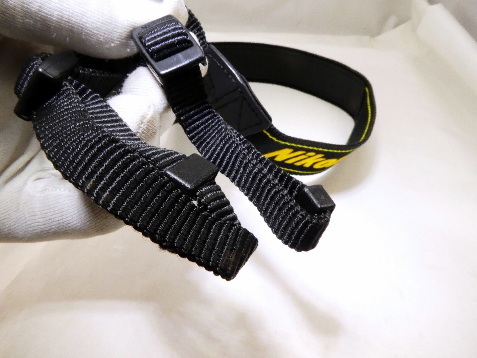 Camera Strap Nikon D300  Grey Genuine OEM Genuine   AN-DC300