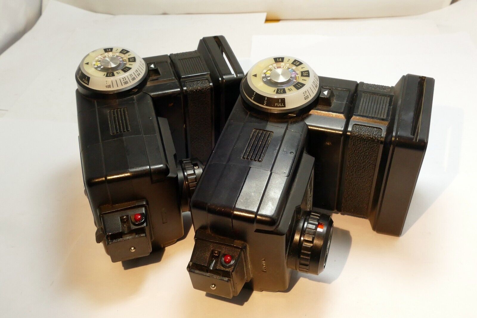 pack of two 2X Vivitar 285HV Zoom Thyristor Flash - work but missing AP-1 Holder