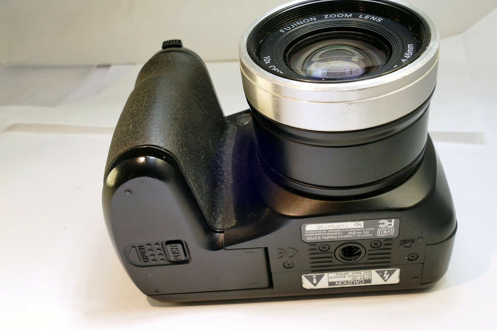 Fujifilm FinePix S Series S5700 7.1MP Digital Camera Black - AS IS parts repair
