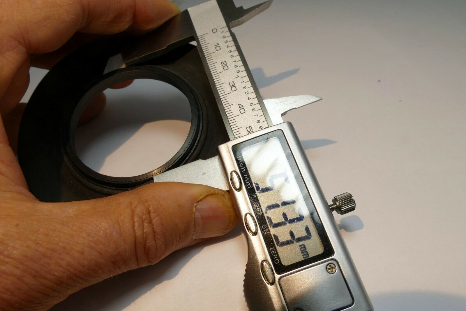 Rubber Lens Hood for 52mm rim (screw in type)  for wide angle lenses