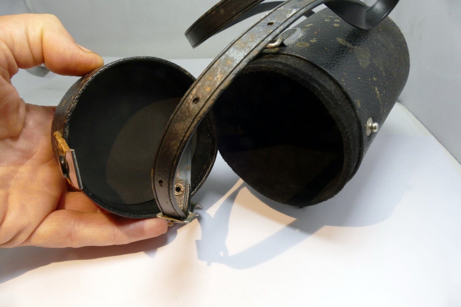 Vivitar  Lens Hard Case  will fit  135mm f2.8 prime lens