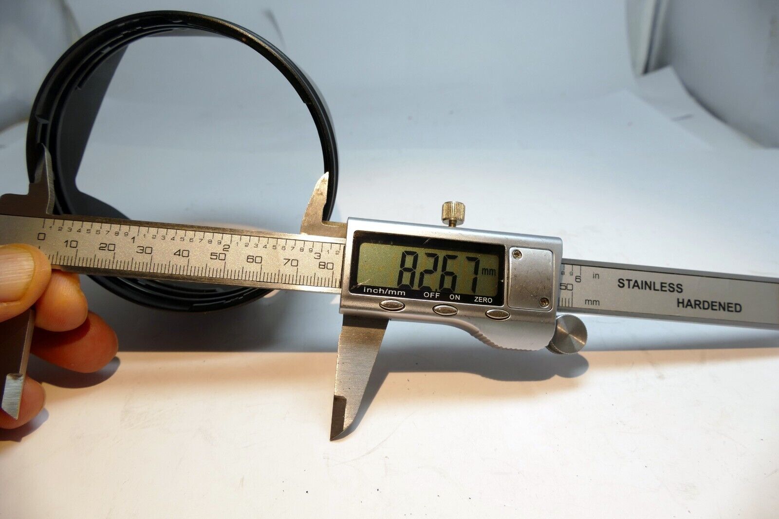 80mm Twist on type  Lens Hood Shade