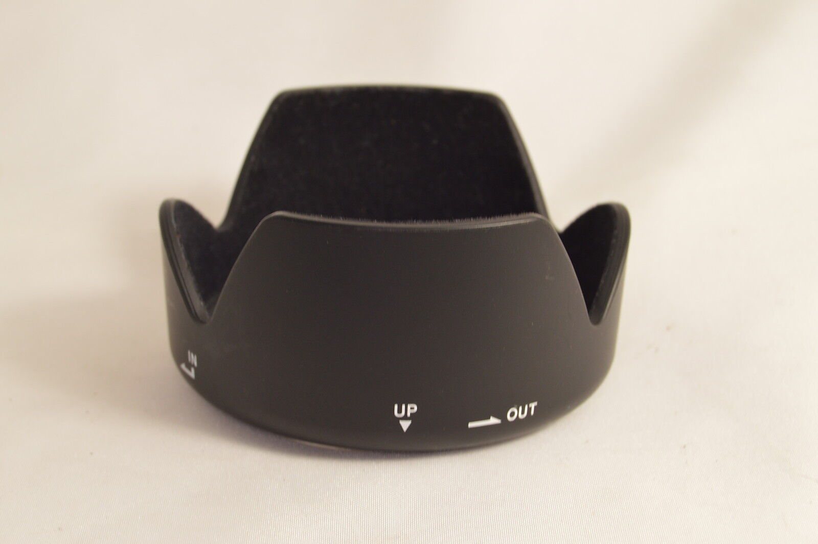 Plastic Lens Hood 66.5mm inner diameter unknown brand or lens O121005