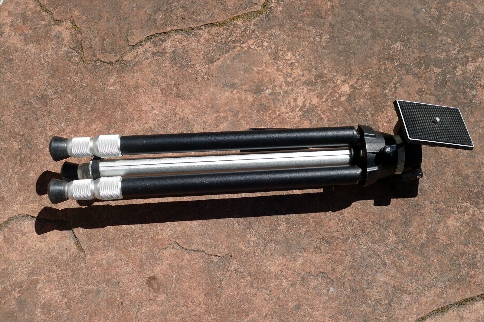 Sony VCT-20A Elevator Tripod with Pan/Tilt Head 19.5"- 54" genuine OEM vintage