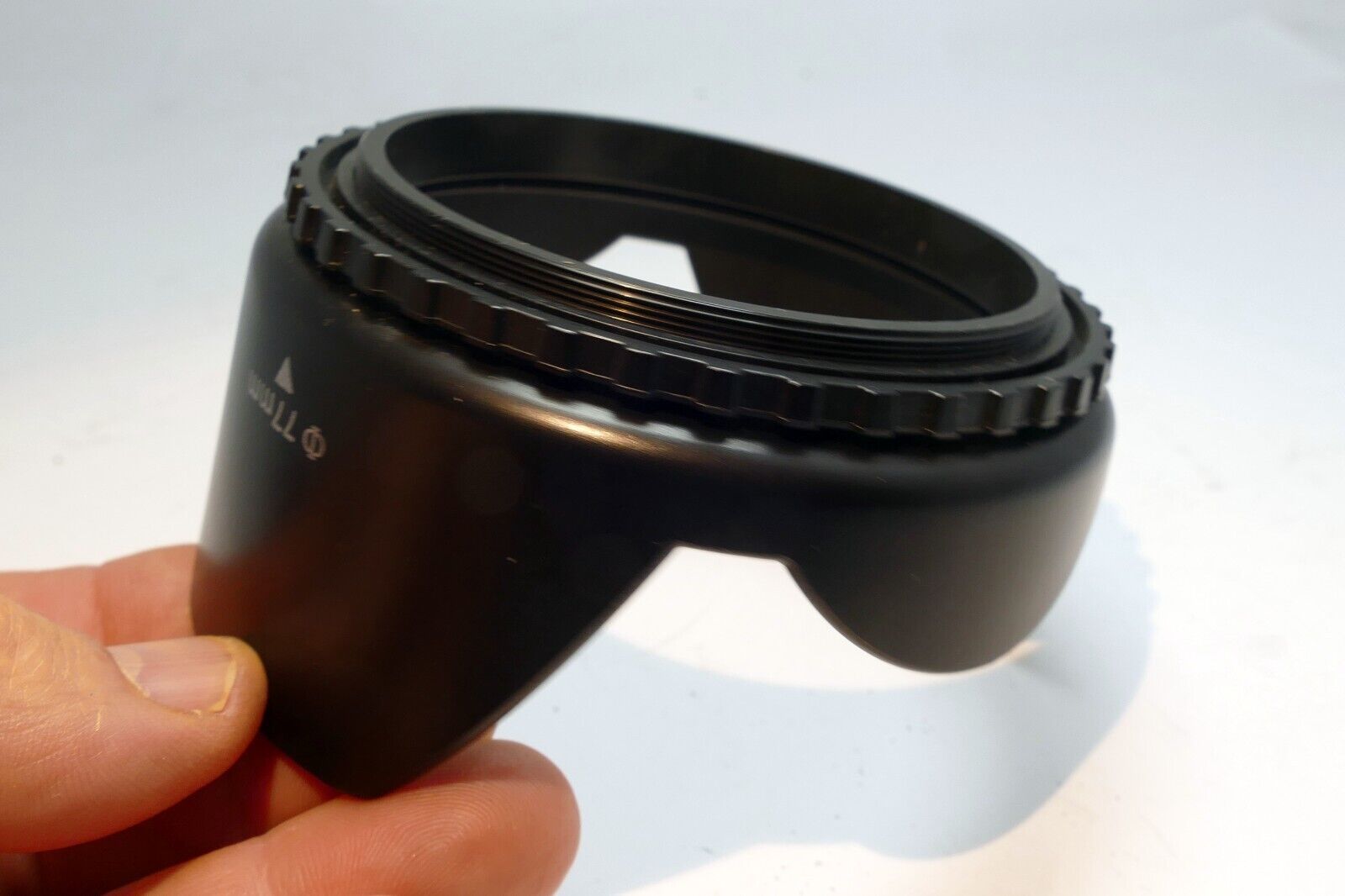 77mm Petal Lens hood shade  for  70-200mm f2.8