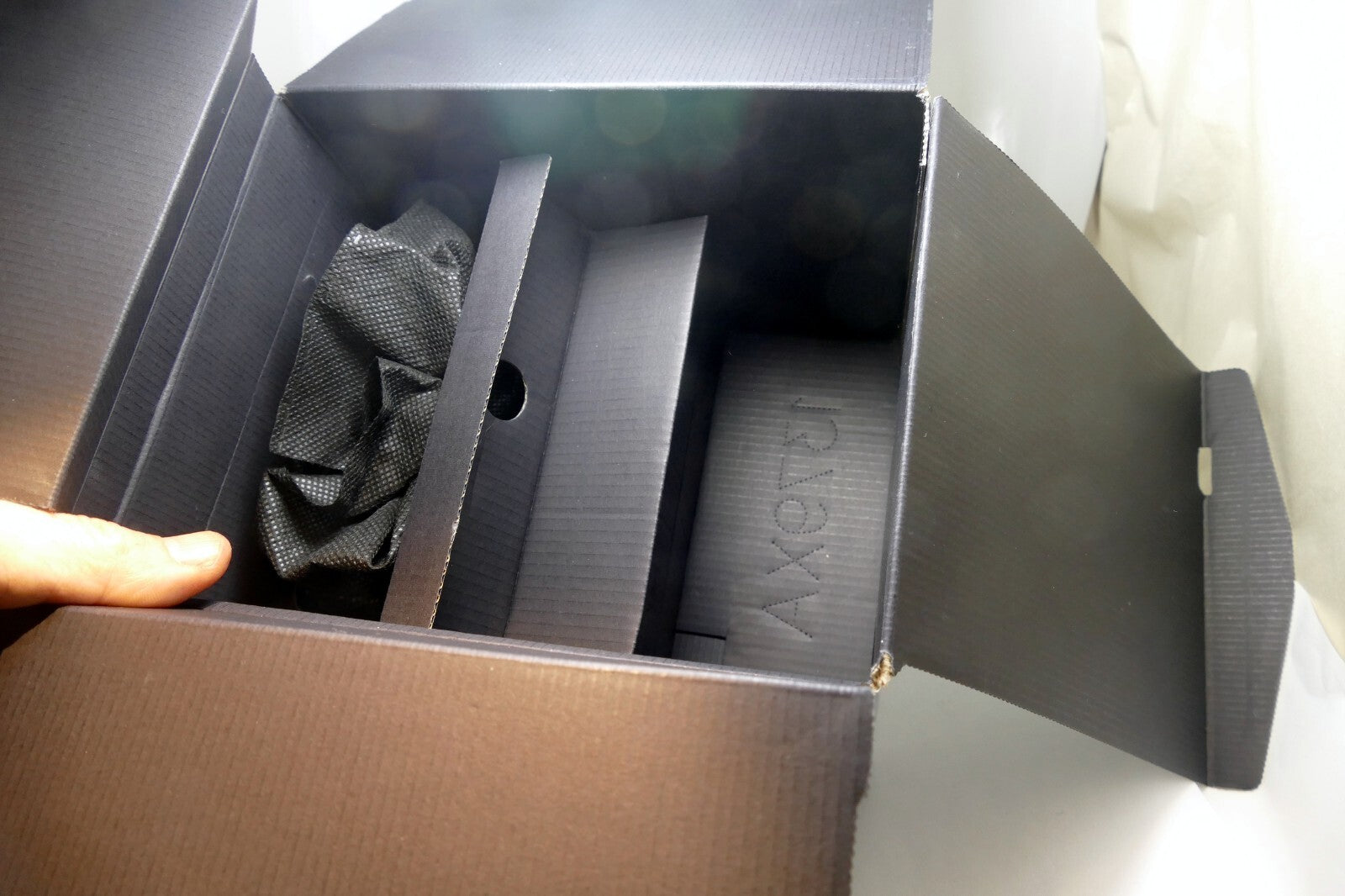 An Empty Box (only ) for  Leica V-Lux 5 DC vario Elmarit 9.1-146mm f2.8 19120