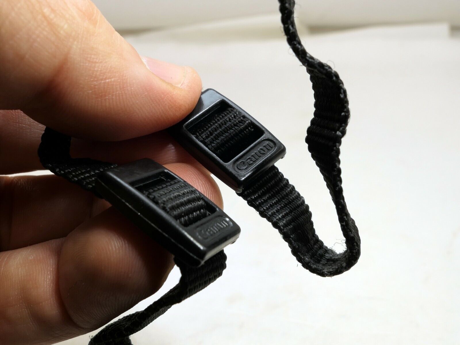 Canon EOS SLR Digital Camera Neck Shoulder Strap Genuine OEM  Black- White