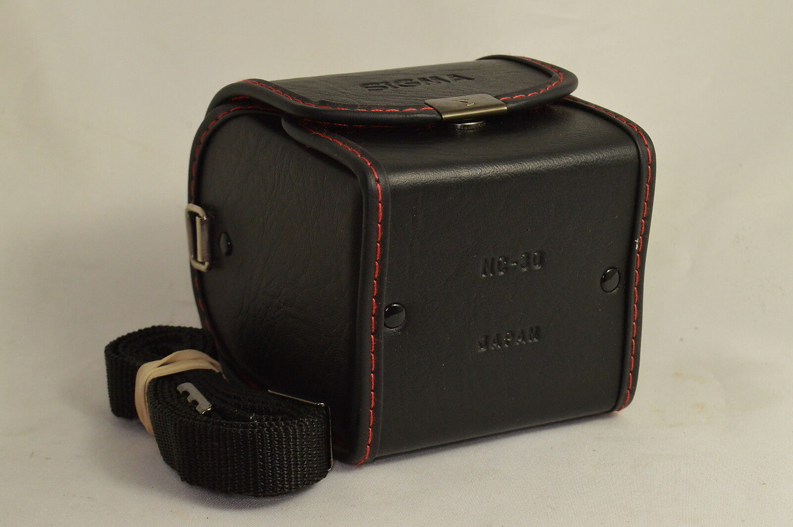 Sigma NC-30 Lens Case with strap 3X3" for 28mm f2.8 mni wide O126009