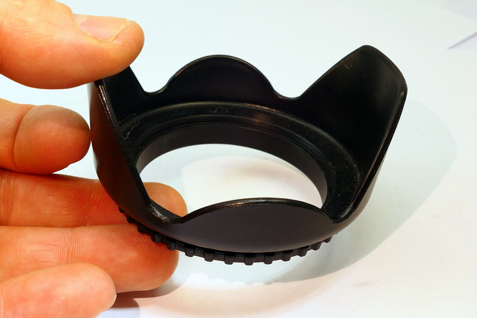 58mm Lens Hood Shade screw in plastic Flower petal shaped