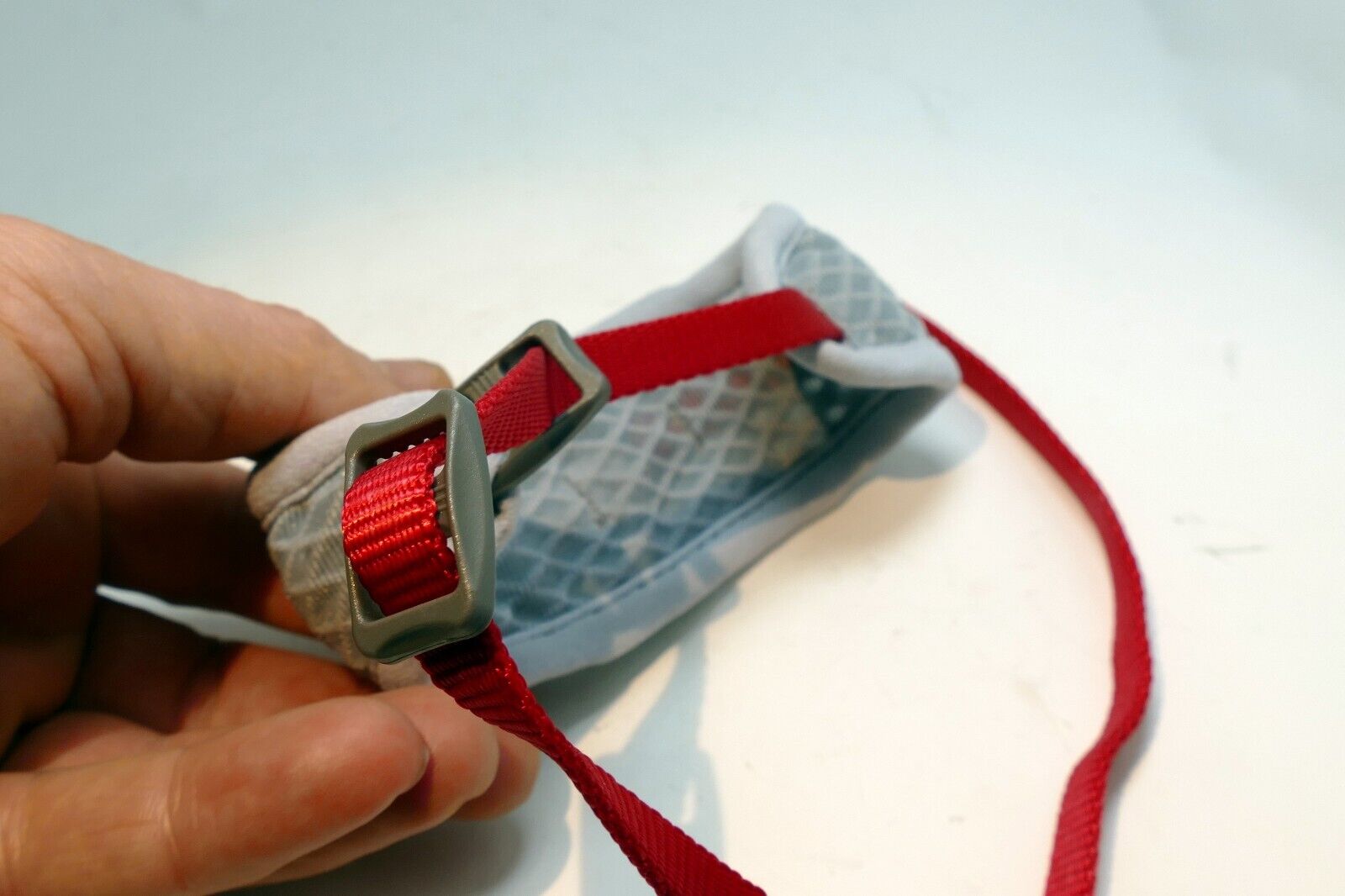 Left  Hand Camera Wrist Strap/Carrying Handle Right Left Grip Gray-Red