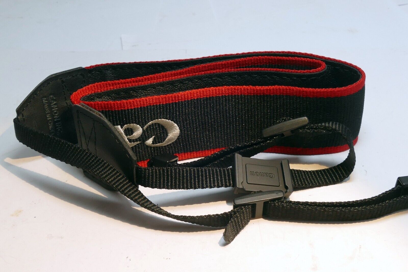 Canon EOS 6D SLR Digital Camera Neck Shoulder Strap -   MINT   -  Genuine OEM