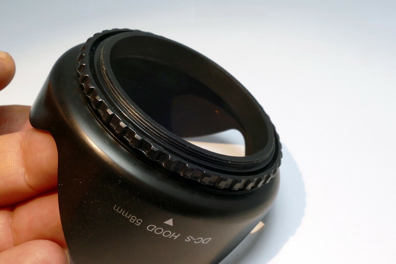 58mm Lens Hood screw in type threaded  plastic for 18-55mm IS