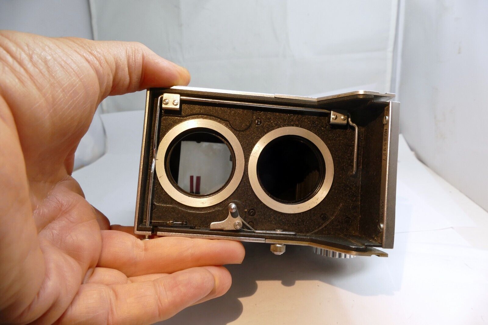 MAMIYA Mamiyaflex Professional TLR Film Camera Body - missing film back plate