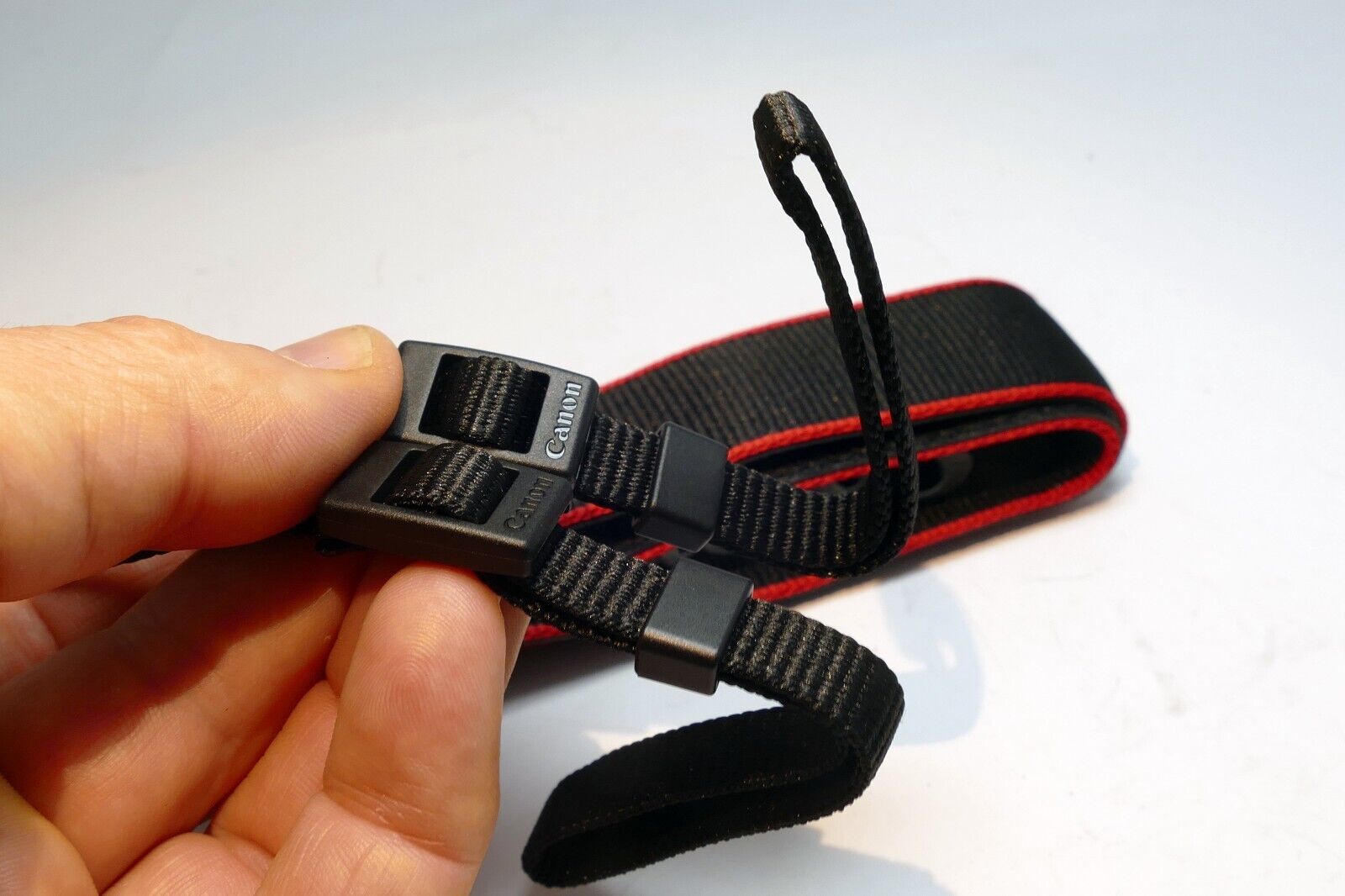 Canon EOS RP  Digital Camera Neck Shoulder Strap Black-Red - -  Genuine OEM