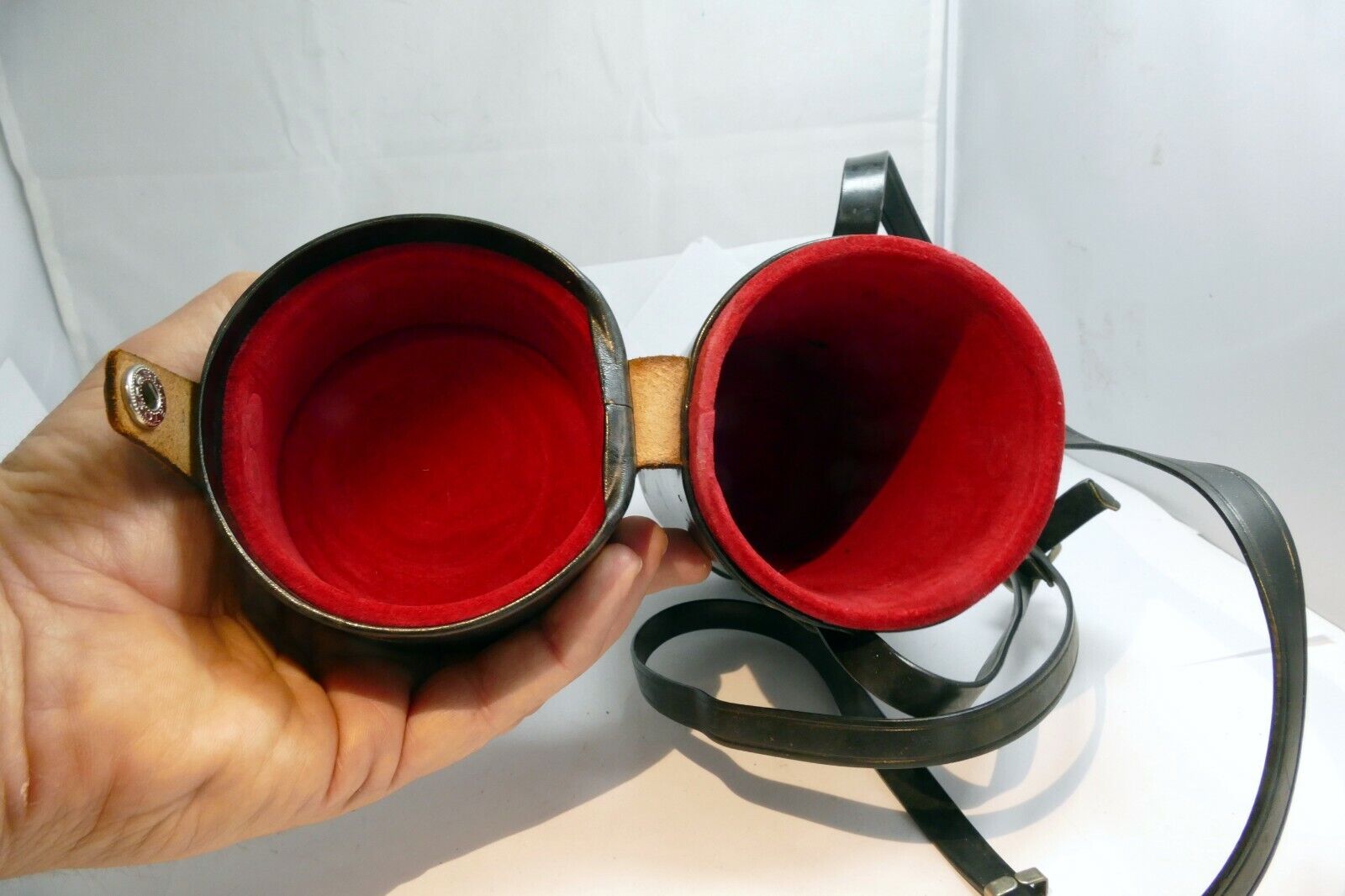 empty hard case for Sun 85-210mm f4.8 lens 70-210mm 8X3X3"