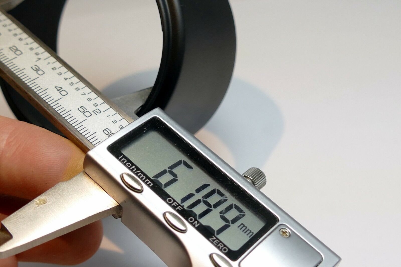 61.5mm ID Lens Hood Shade twist on type